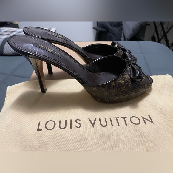 Louis Vuitton slides size 9 - Picture 2 of 7